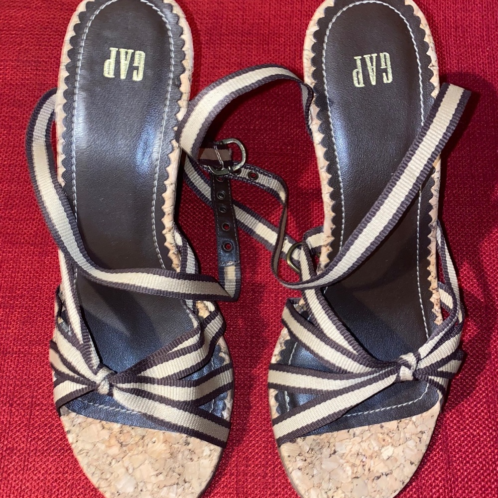Gap wedge sandals sz 7